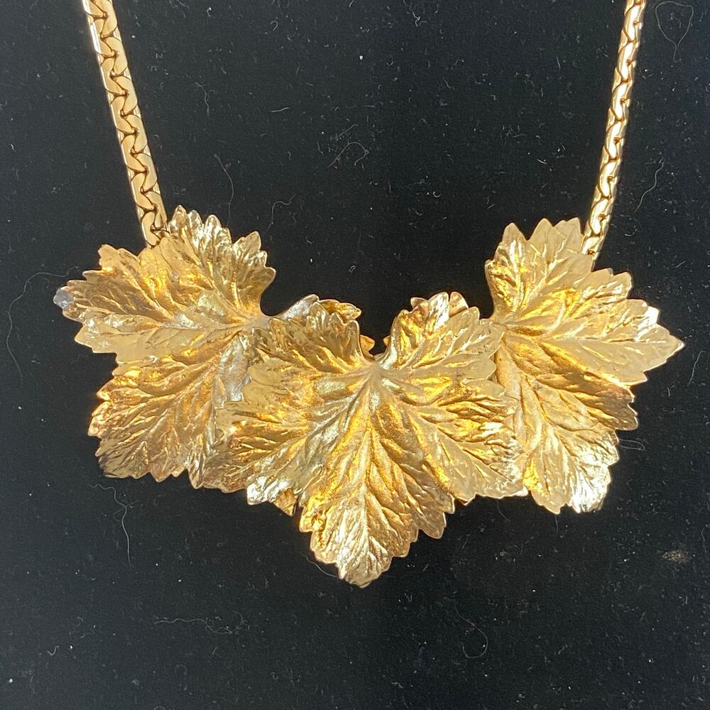 VTG Napier Gold Tone Leaf Statement Necklace Botanical Leaf Bib Necklace - Picture 3 of 14